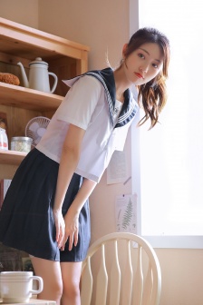 小女上房揭瓦